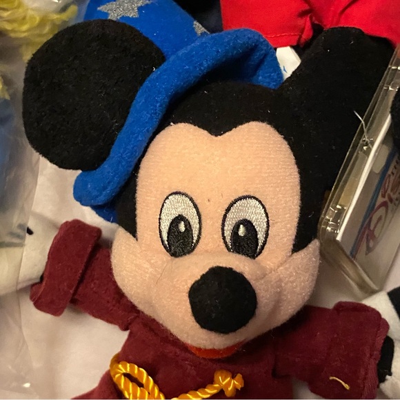 Disney 6 Mickeys, set of Mickey Mouse Beanies - Picture 5 of 8